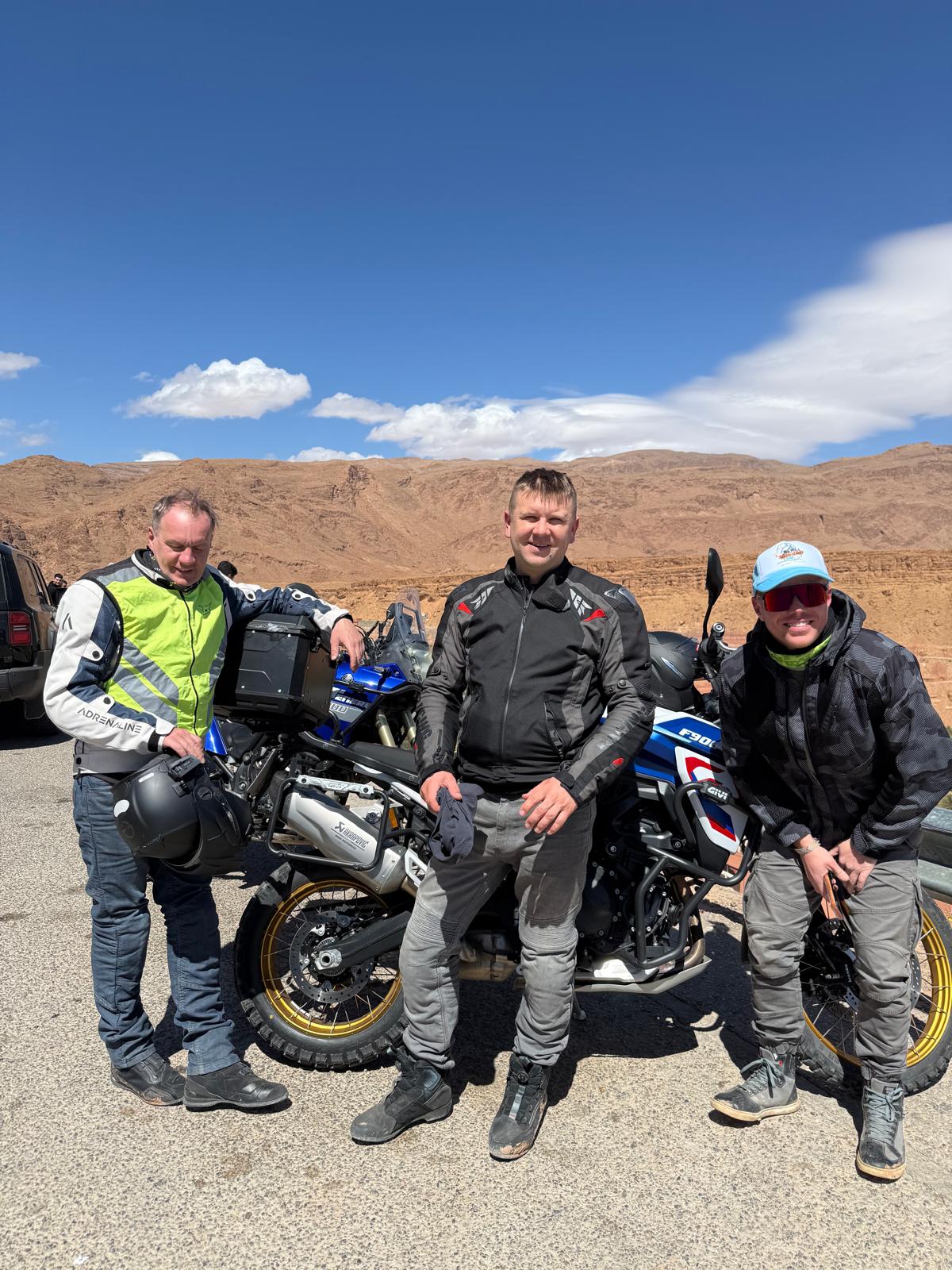 Luxury Road Tours circuit moto luxe Maroc desert Atlas